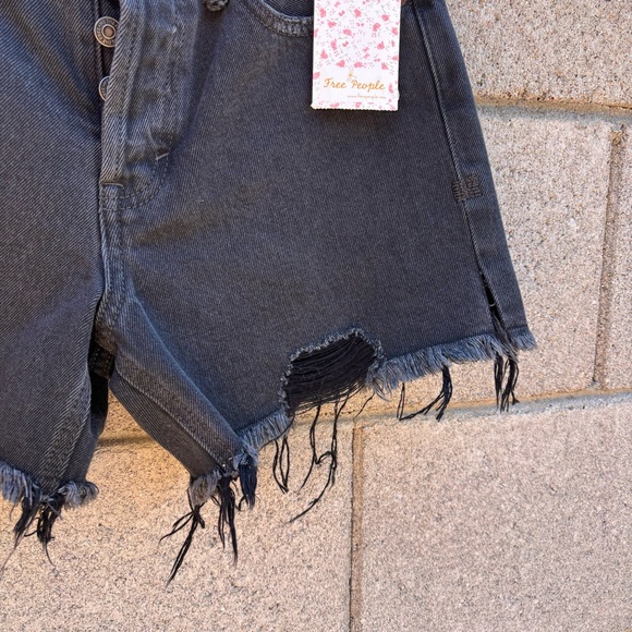 NWT Free People Makai Cutoff Distressed Shorts - Picture 5 of 10